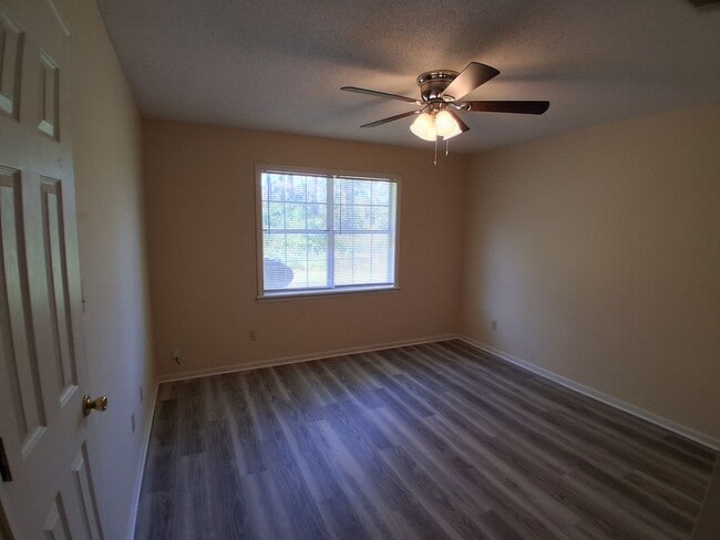 Building Photo - 2 Bedroom Duplexes Near Moody