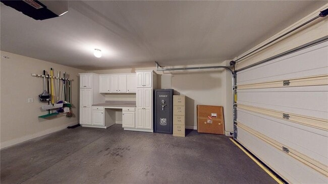 Building Photo - 100 Highlands Ridge Pl SE