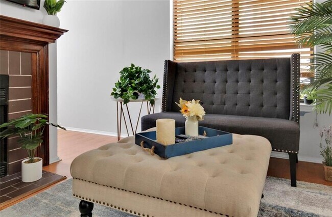 Building Photo - 2411 Huntingdon Chase