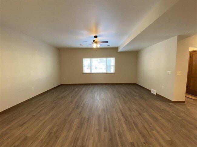 Building Photo - 2303 Main St