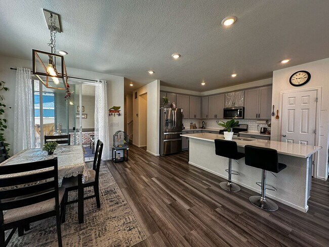 Building Photo - NEARLY NEW 3-bed Paired Home in Senderos Creek community!