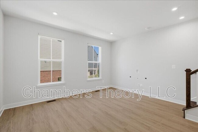 Building Photo - 4322 Ellipse Ter