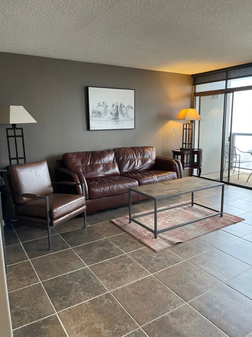 Building Photo - 450 W 7th St