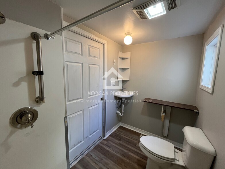 Building Photo - 325 S 12th St