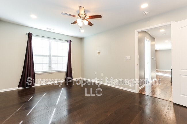 Building Photo - 8 Highbridge Ln