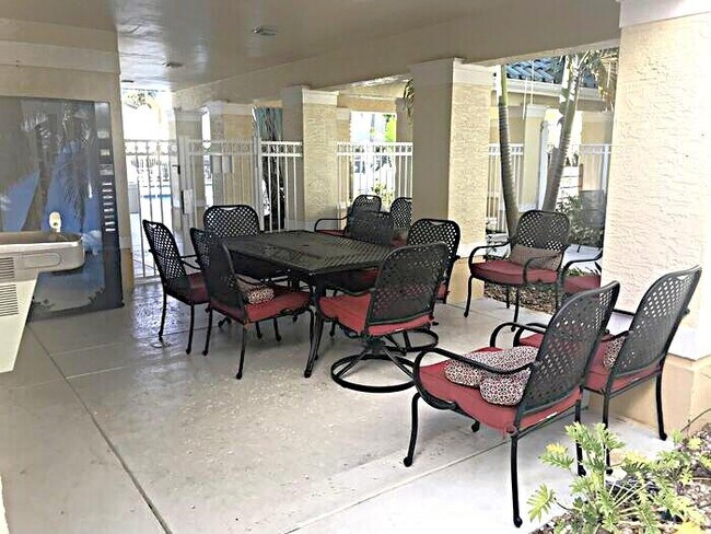Building Photo - 01 + Den water included - Frist Floor unit...
