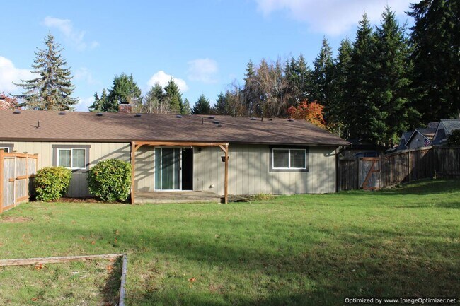 Building Photo - Updated One-Story 2-Bedroom Duplex with Ga...