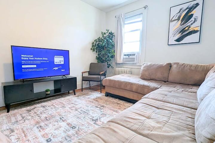 Building Photo - 108 Gotthart St