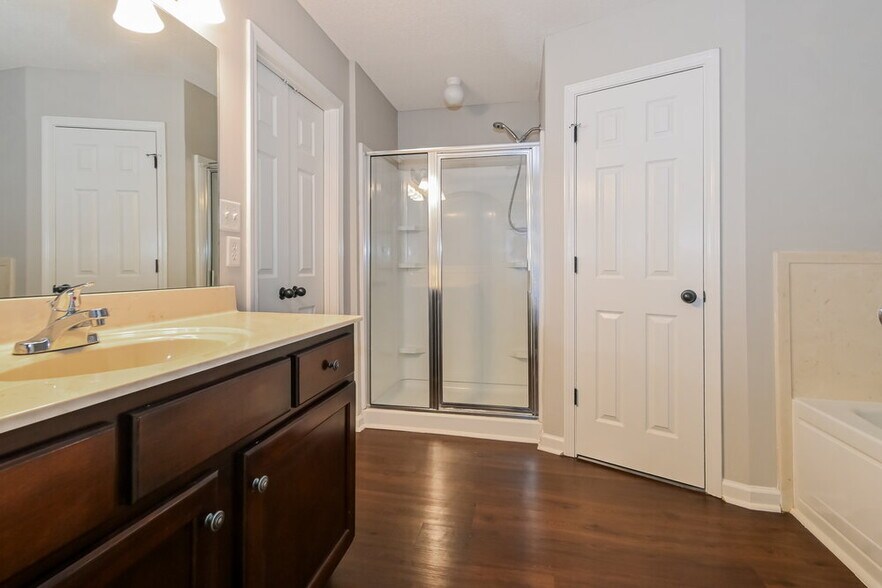 Building Photo - 87 Wren St