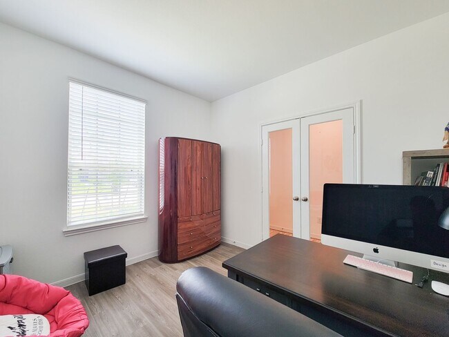 Building Photo - Ready to move in! The Granville floor plan...
