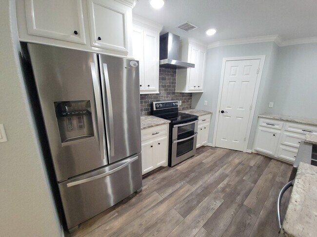Building Photo - 115 Sendero Dr