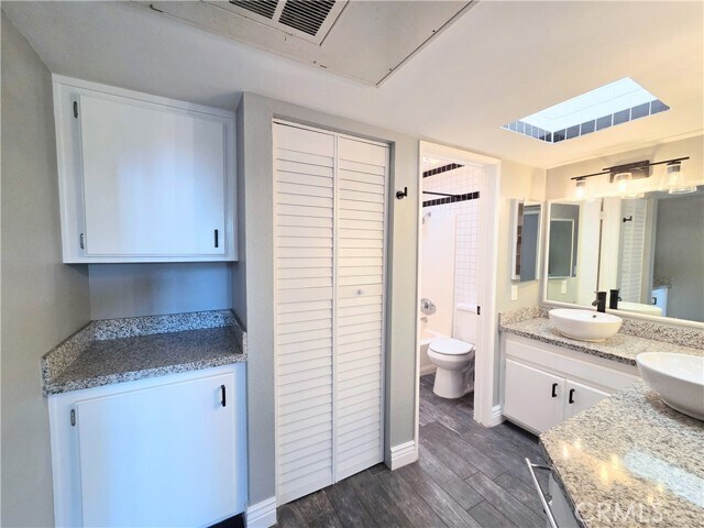 Building Photo - 505 W 5th St