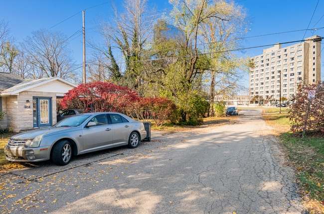 Building Photo - 314 S Arbutus Dr