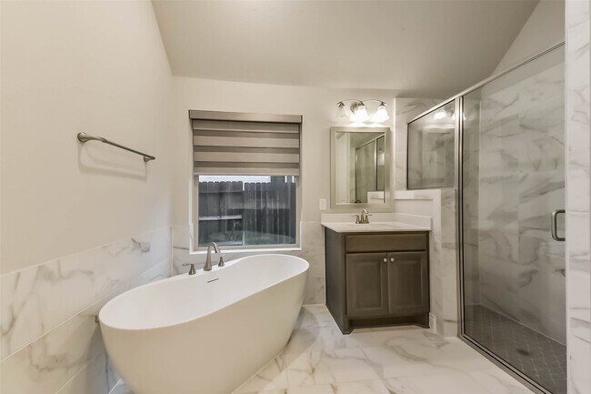 Building Photo - 21825 Enchanted Rock Dr N