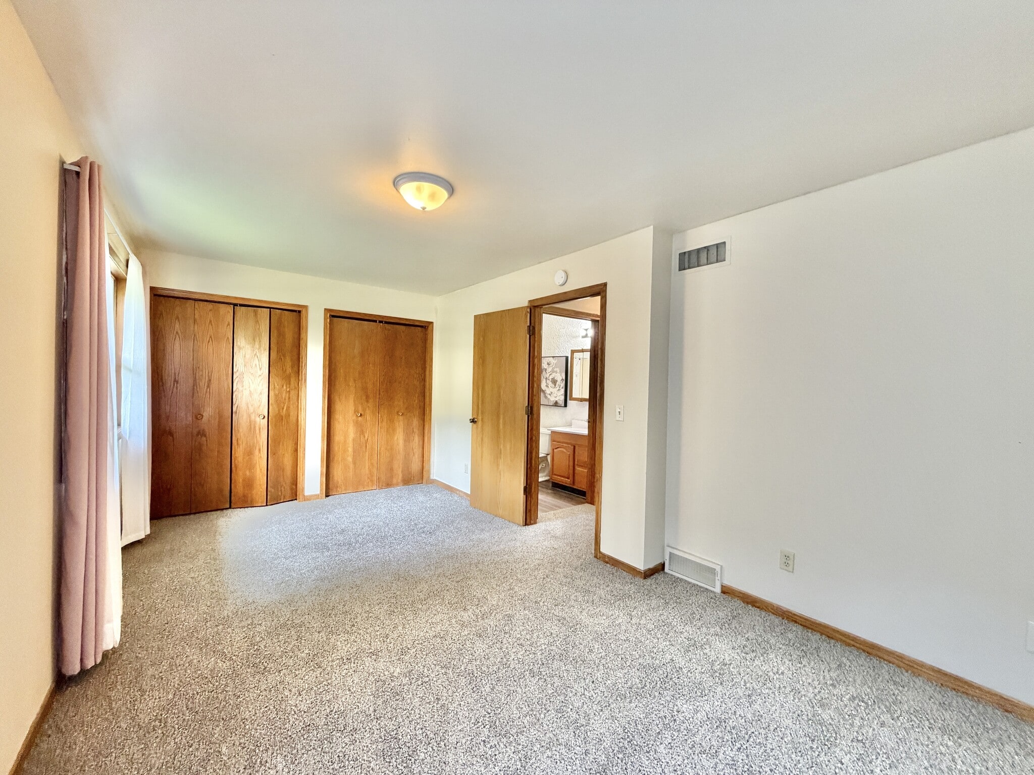 Building Photo - 2658 Chesapeake Dr