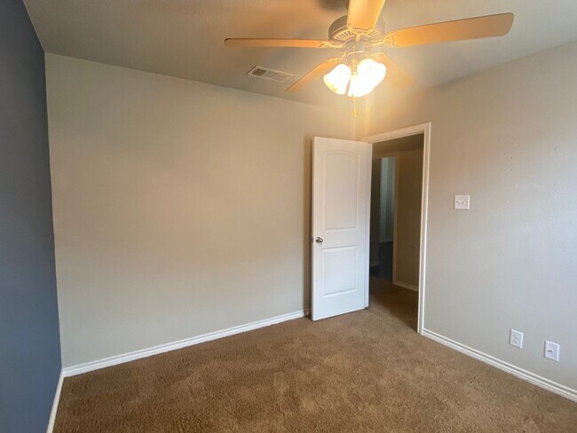 Building Photo - 5 BEDROOM, BELTON ISD