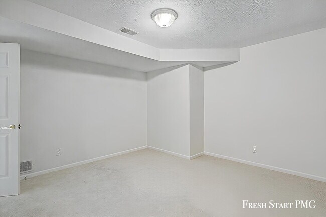 Building Photo - 2107 Blue Bell Way
