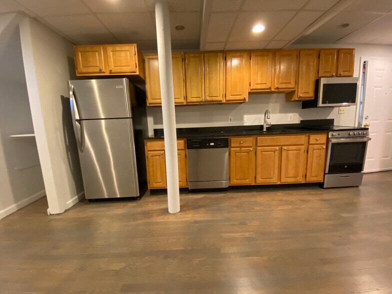 Building Photo - 77 Park Dr