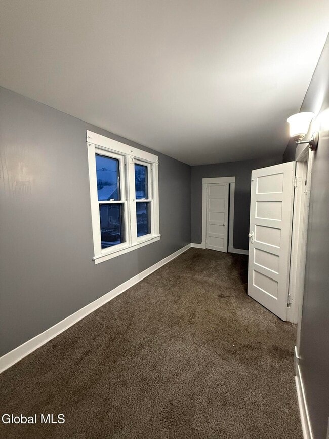 Building Photo - 4 Yale St