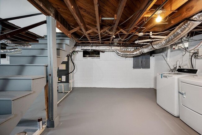 Building Photo - 819 Weedon St