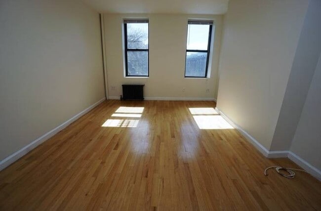 Building Photo - 3093 Fulton St
