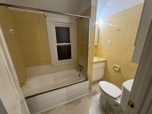 Building Photo - 7602 Wentworth Ave