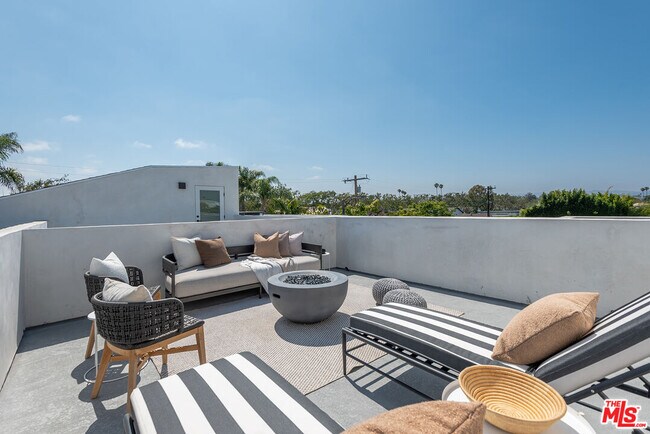 Building Photo - 4095 Sawtelle Blvd