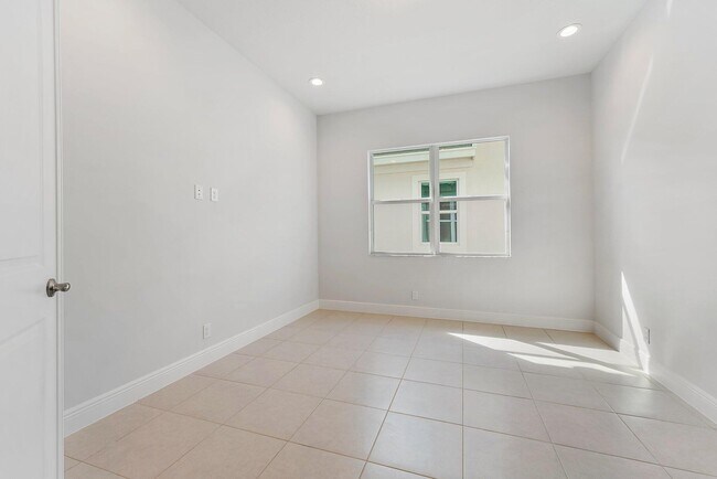 Building Photo - 12680 Nautilus Cir