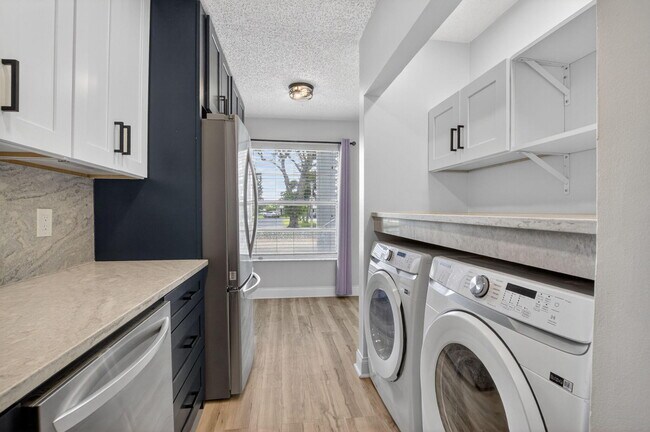 Building Photo - 2401 Del-Aire Blvd