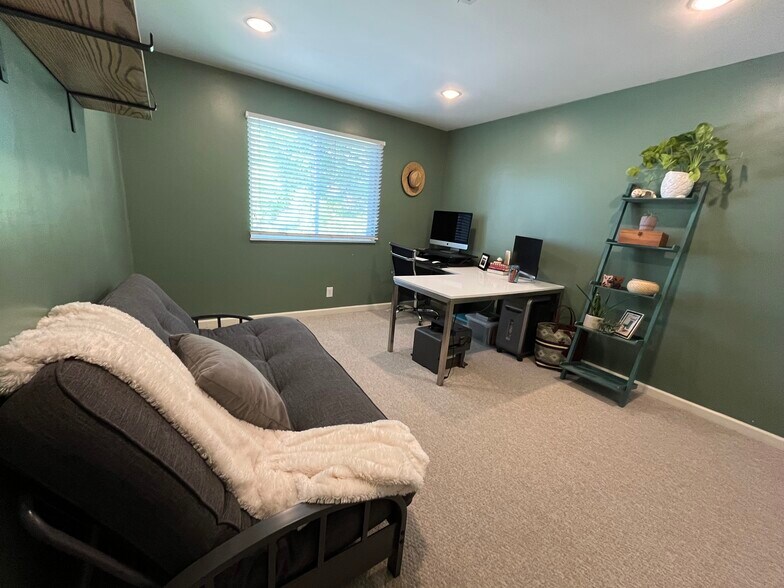 Building Photo - 9788 Orangewood Dr