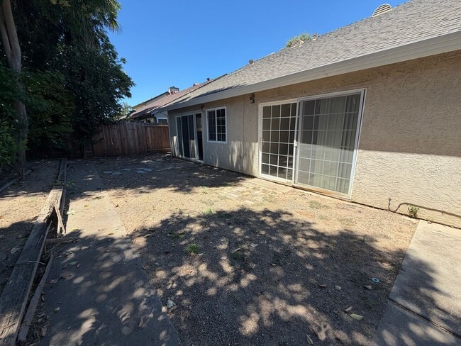 Building Photo - 8608 Zircon Crest Ct