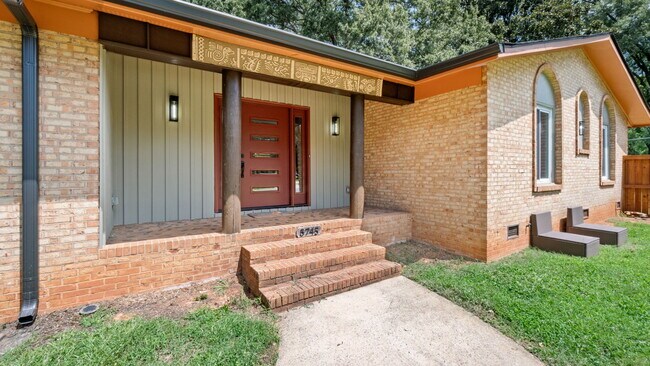 Building Photo - 5745 Riviere Dr