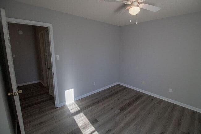 Building Photo - 2533 Northampton Dr