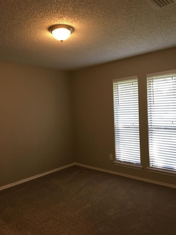 Building Photo - 3113 Kensington Dr