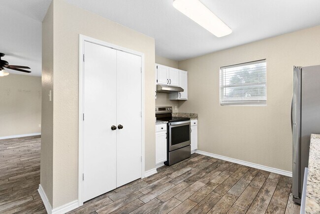 Building Photo - 4604 Greyhound Dr