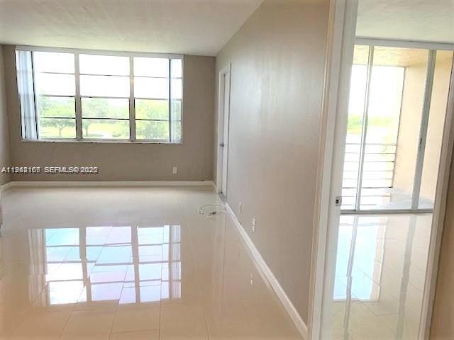 Building Photo - 9470 Live Oak Pl