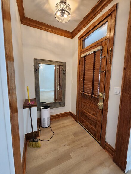Building Photo - 5453 W Giddings St