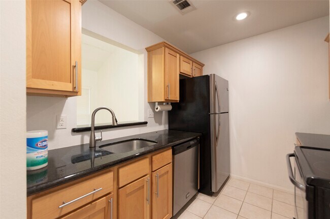 Building Photo - 1100 Augusta Dr