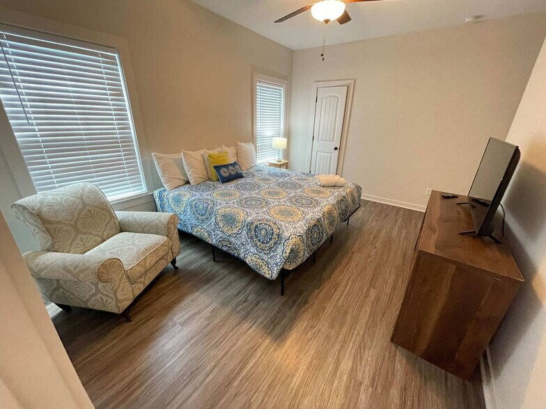 Building Photo - 410 N C St