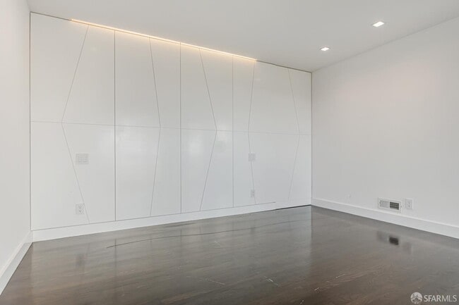 Building Photo - 69 Uranus Terrace
