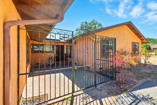 Building Photo - $5995 - Ranch-style home with acreage in West Gilroy's quiet countryside