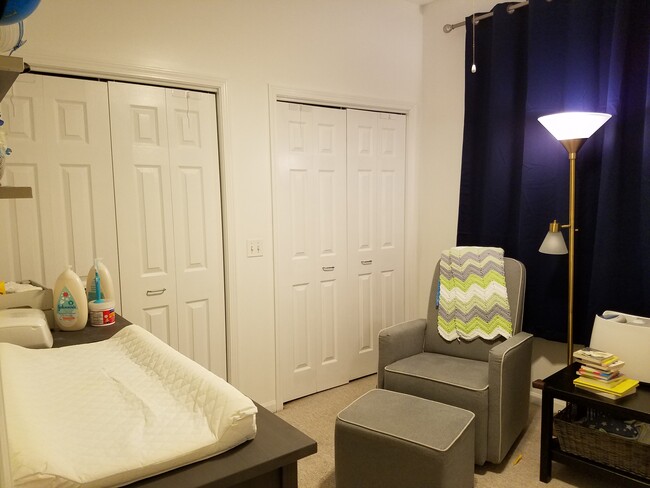 2nd bedroom has 2 closets - 2117 W Rice St