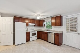 Building Photo - Beautiful 2Bed/1Bath condo in desirable co...
