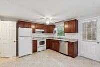 Building Photo - Beautiful 2Bed/1Bath condo in desirable co...