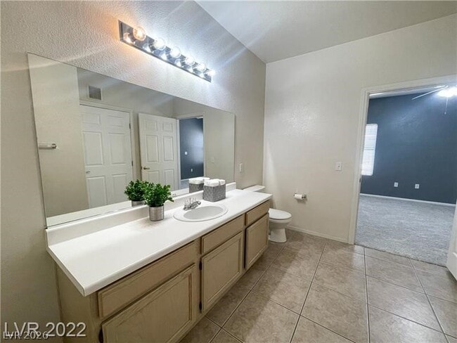 Building Photo - 3400 Cabana Dr