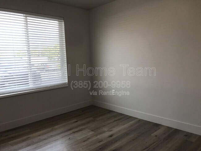 Building Photo - 2874 Kiesel Ave