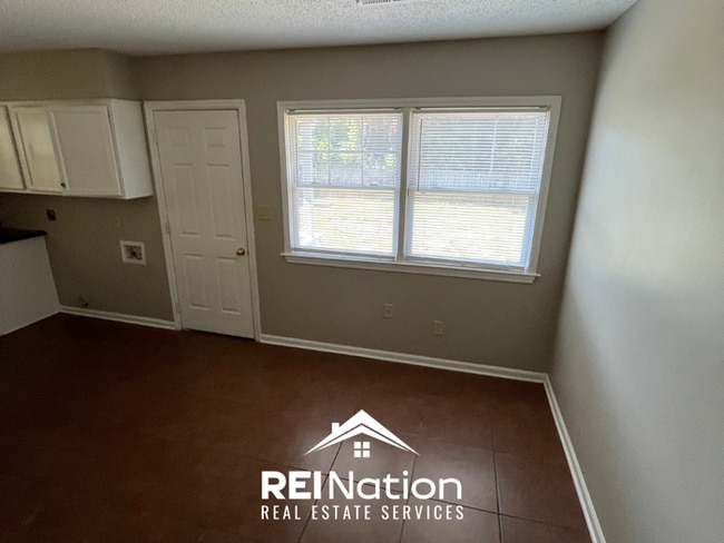 Building Photo - Charming 3BR/1.5BA Memphis Home | Hardwood Floors Throughout & Large Fenced Yard