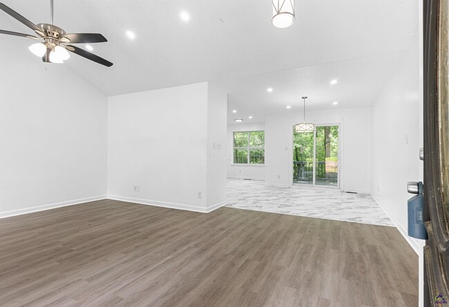 Building Photo - 118 Greentree Pkwy
