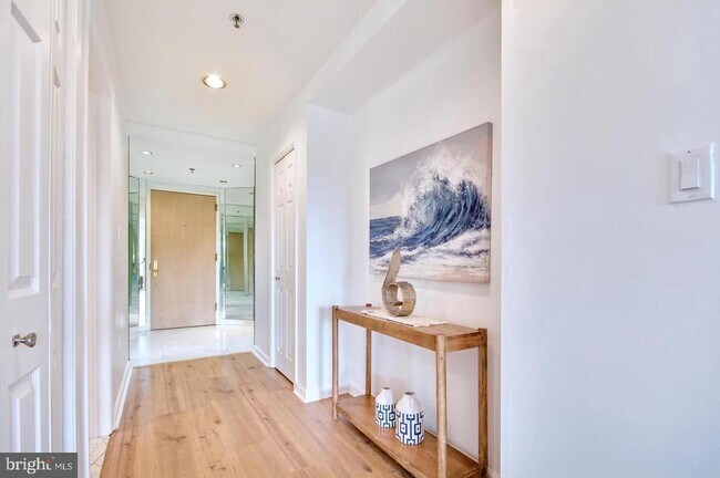 Building Photo - 930 Astern Way