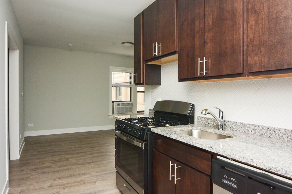Building Photo - 722 W Brompton
